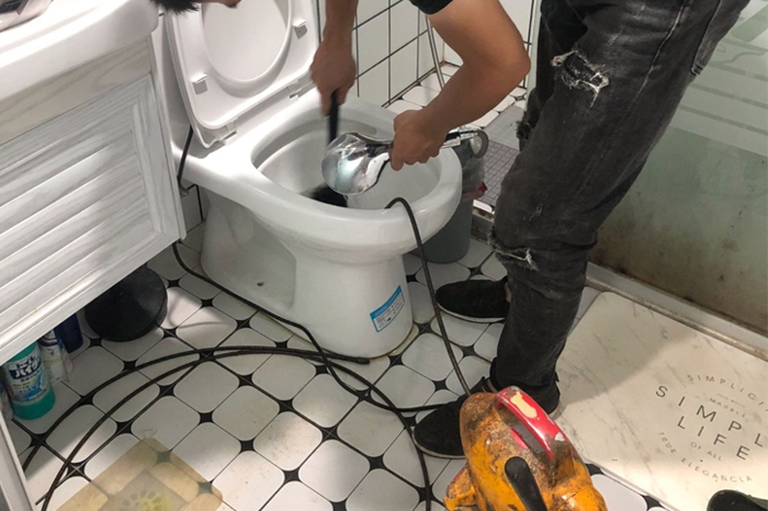 环翠马桶堵塞自己疏通还是找师傅?专业上门服务让你省时更省心