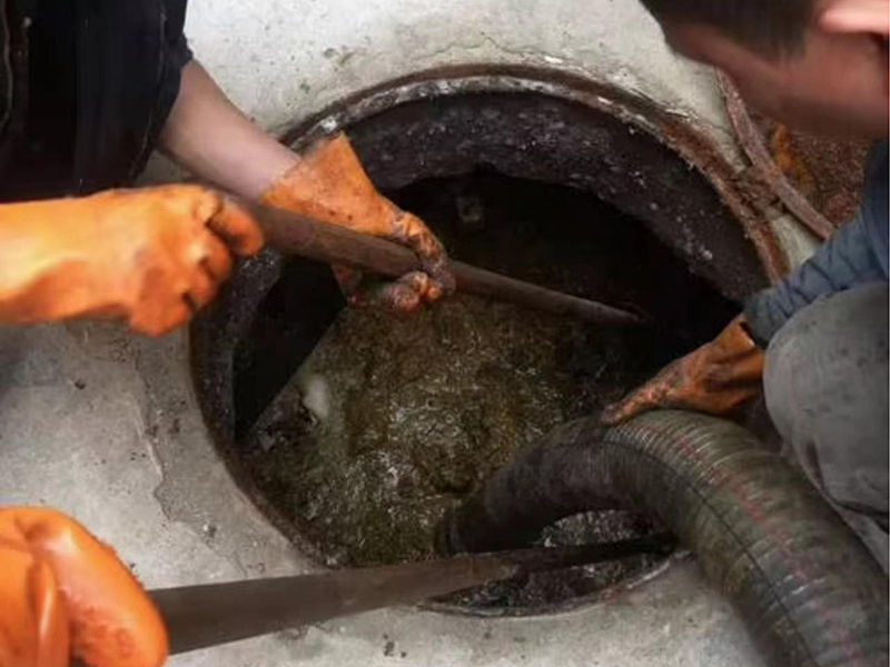 环翠清理化粪池时如何避免沼气的危害?